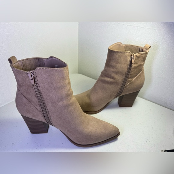 Just Fab Women's Brown Faux Suede Zip Pointed Toe Olwen Booties Size 8 - Picture 6 of 8